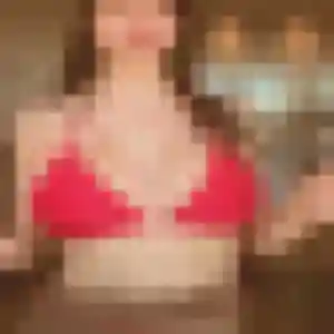 Découvre Valentina, 31 ans à Fontenay-le-Fleury en privé