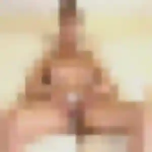 Brune, 26 ans, connectée à Fréjus pour un plan cul