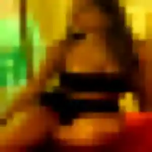 Nora (24 ans) à Grans attend une rencontre maintenant