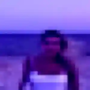 Rania, 25 ans, connectée à Neuville-sur-Saône pour un plan cul
