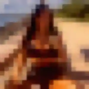 plan cul à Octeville-sur-Mer : photo de Amel, 30 ans - accès libre