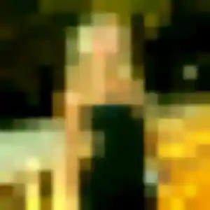 Nora (22 ans) à Roanne attend une rencontre ce soir